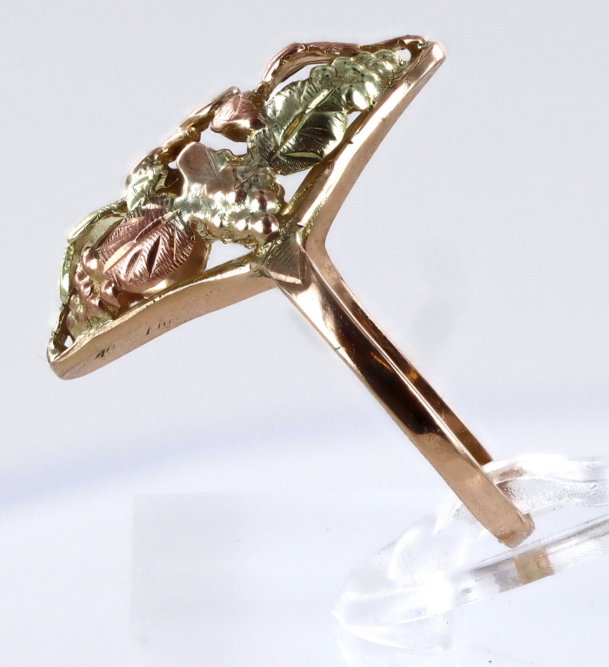 10K Tricolor Gold Ring with Grapes and Leaves size 7.5